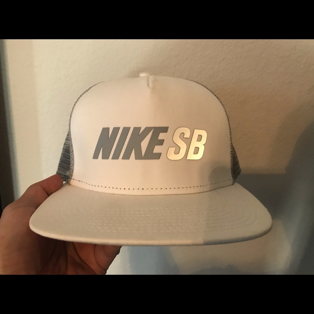 New white Nike hat